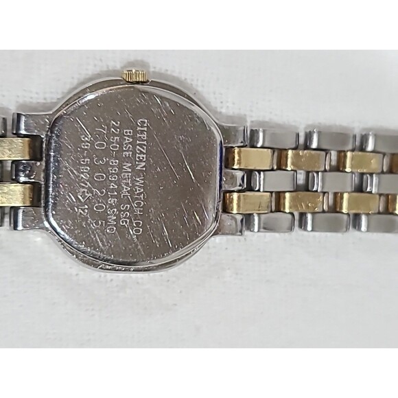 Citizen Quartz Silver Gold Tone Women Vintage Bracelet Watch 2250-899415